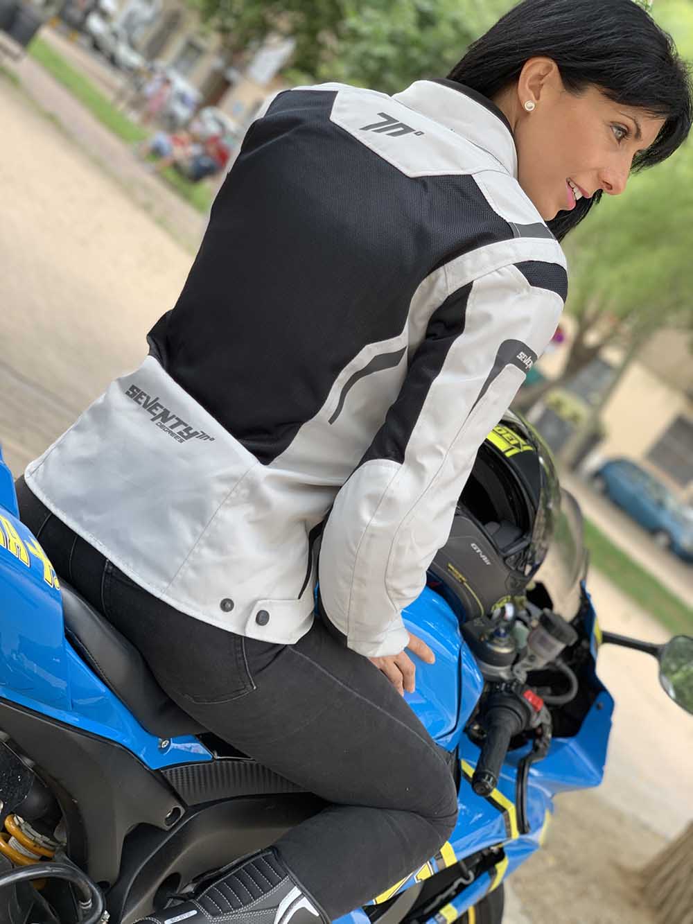chaqueta de moto mujer, chaqueta cordura moto, outfit verano, ropa de moto de verano, chaqueta moto transpirable