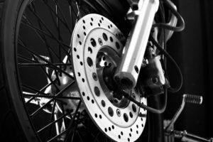 Sistema de frenos en una moto | ¿Qué es y cómo funcionan?