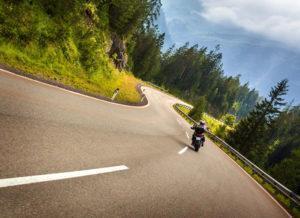 ¿Cómo tomar curvas en moto? | Maniobras y conducción
