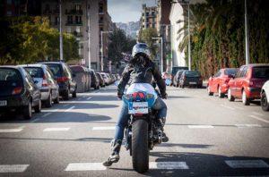 los accidentes en moto más comunes y como evitarlos