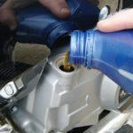 ¿Qué tipos de aceite para moto existen y cómo escogerlos?